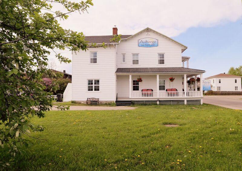 Auberge Lac-Saint-Jean Roberval Exterior photo