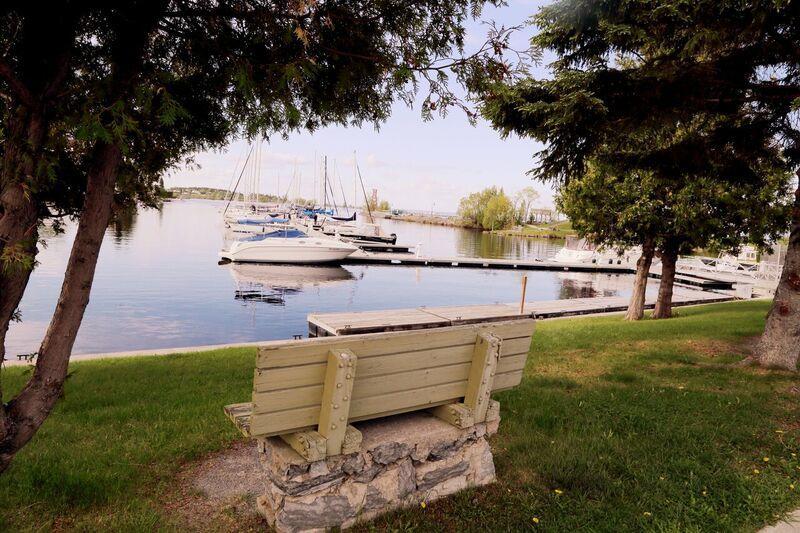 Auberge Lac-Saint-Jean Roberval Exterior photo