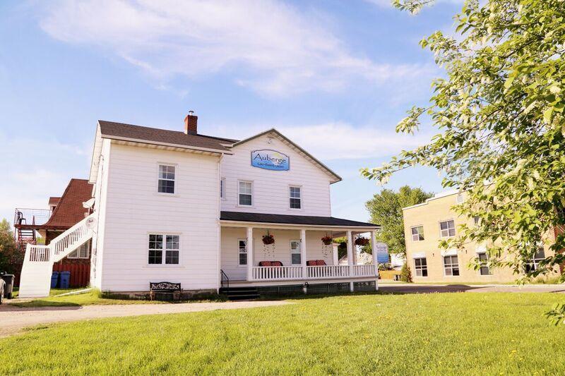 Auberge Lac-Saint-Jean Roberval Exterior photo