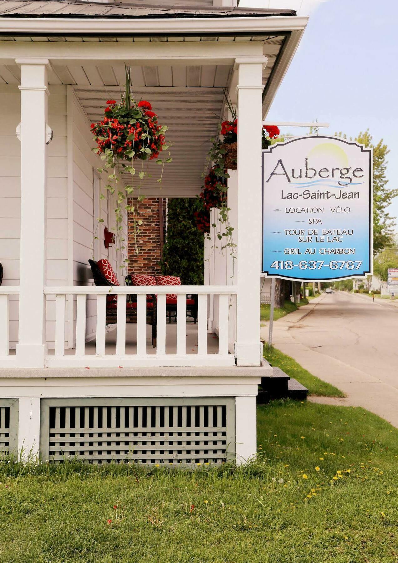 Auberge Lac-Saint-Jean Roberval Exterior photo